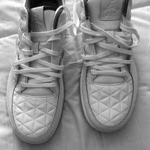 NIKE JORDAN CLUTCH SHOHES, WHITE 8.5, new in box